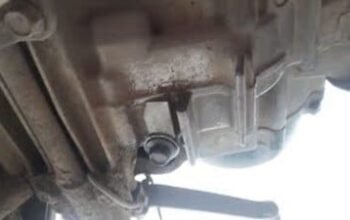 baut-tutup-oli1.jpg baut-tutup-oli1.jpg