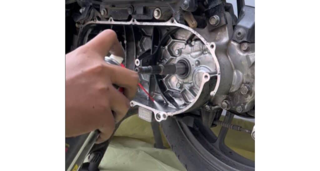 Bersihin CVT Motor Matik Sendiri Aja!