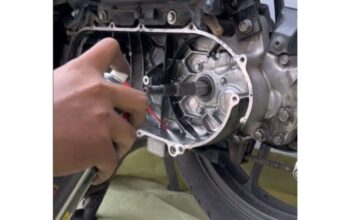 Clean your automatic motorcycle's CVT yourself!